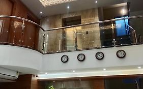 Grand Courtyard Business Hotel, Saligramam